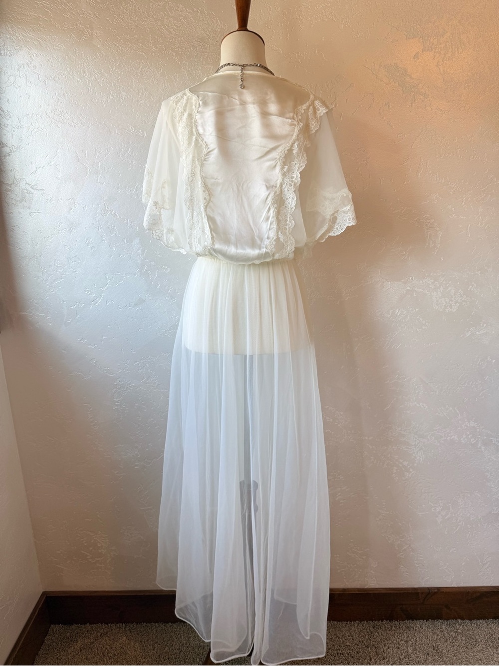 Vintage Val Mode Cream Chiffon Peignoir Made in USA Romantic Lace Maxi Robe - Picture 8 of 11